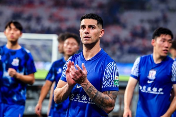 记者：申花五外助出征青岛，路易斯能否出战需看来日临了一练