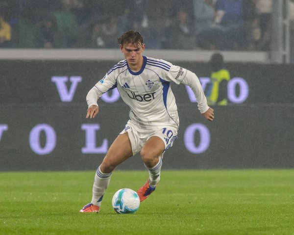 尼科-帕斯本赛季联赛打进4球+助攻4次，五大联赛仅三东说念主作念到