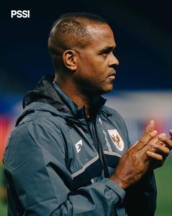 率队无缘全国杯！官方：49岁印尼主帅克鲁伊维特下课 抓教仅9个月