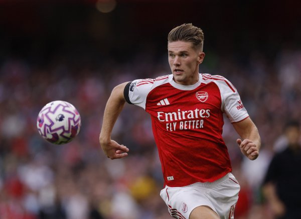 舍伍德：我从未质疑过约克雷斯，他有那种镂刻贬抑的脾气