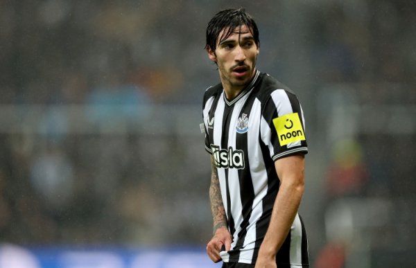 埃迪豪：托纳利续约由体育总监惩办，我和球员还莫得真切的讲话