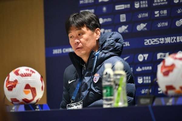 李霄鹏为国安辩说：我也频频在主场被喊下课 球迷应该保合手优容