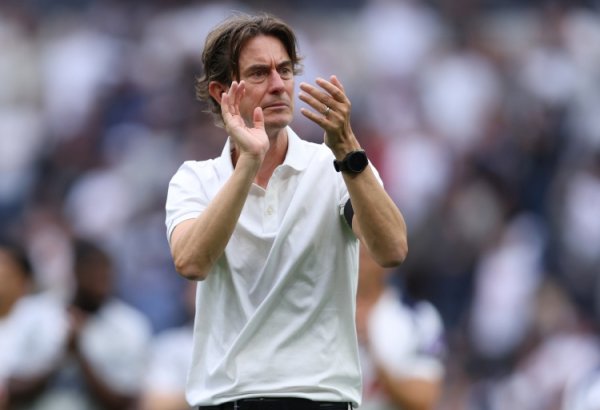 弗兰克回复与波帅开局相同：波切蒂诺是很好的榜样，他是热刺传说