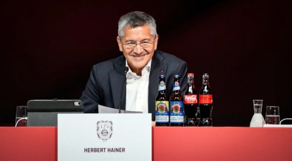 海纳：拜仁即使过程125年也不会在奖杯柜前千里睡，恒久保握饥饿感