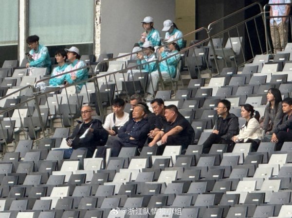 全运会U20决赛阶段浙江vs新疆，浙江队主帅卡内达现身比赛现场