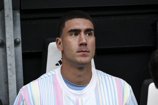 米体：弗拉霍维奇需要降薪近一半才略留在尤文，多家朱门特等免签