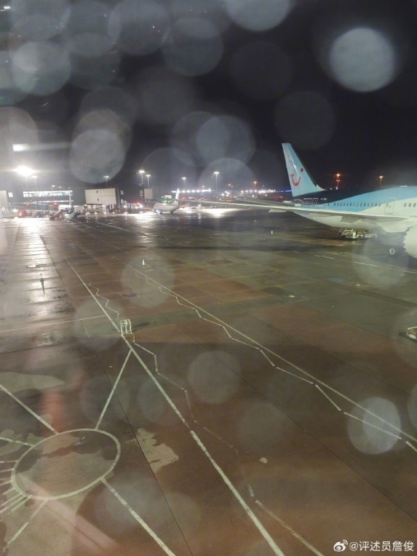 詹俊担任曼城vs利物浦现场阐明，社媒晒照：兵临城下……