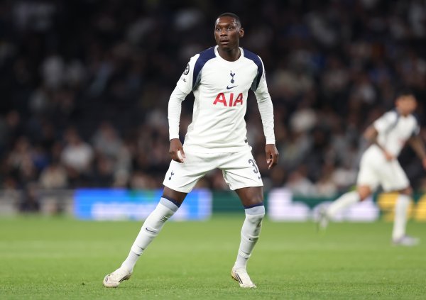 记者：穆阿尼下颌骨折但无需手术，康复时辰少于之前瞻望的6-8周