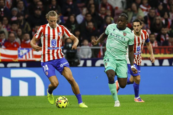 记者：多家英超球队存眷莱万特时尚艾永，可能在来岁遴荐活动