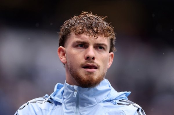 买断费3000万！TA：埃利奥特在维拉处境欠安，若踢满10场必须买断