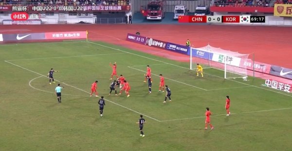 莫得点球！韩国U22球员禁区内倒地，主裁飘摇判罚莫得犯规