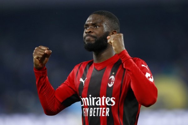 王人体：托莫里瞻望将在年底与米兰完成续约，签约至2029年