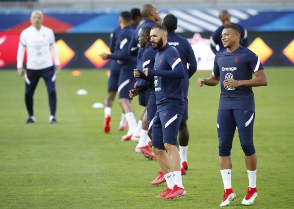 队报：德尚状告RMC记者诬捏并条件罚金1欧元，案件来岁1月宣判