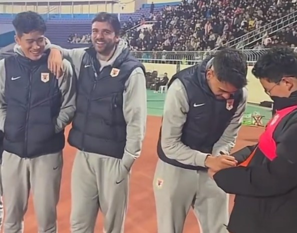 泰山球员泽卡、马德鲁加、彭啸现身王人鲁超决赛，与球迷互动