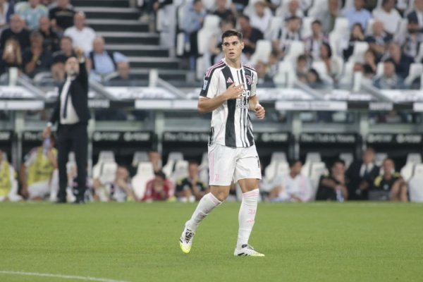 意媒：斯帕莱蒂对阿季奇的阐发感到震怒，不得不在半场就将他换下