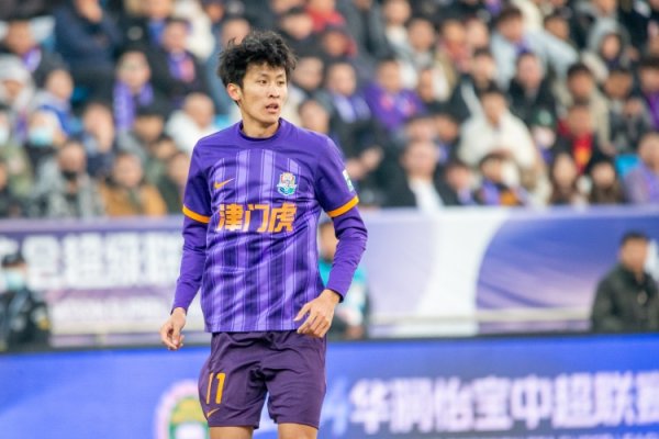 谢维军谈改踢中后卫：我很窄小出现伪善，有履历才会有成长