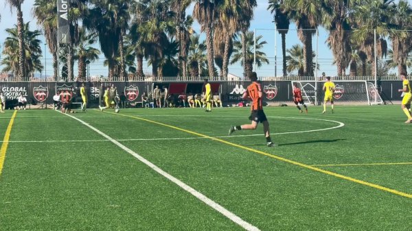 刘凯源代表比利亚雷尔U16A队首发，打进个东说念主本赛季第二粒进球